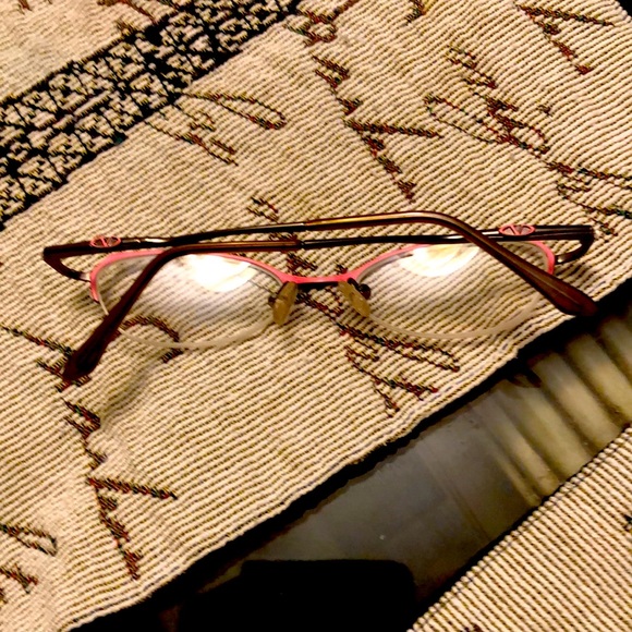 Glasses - Picture 1 of 3